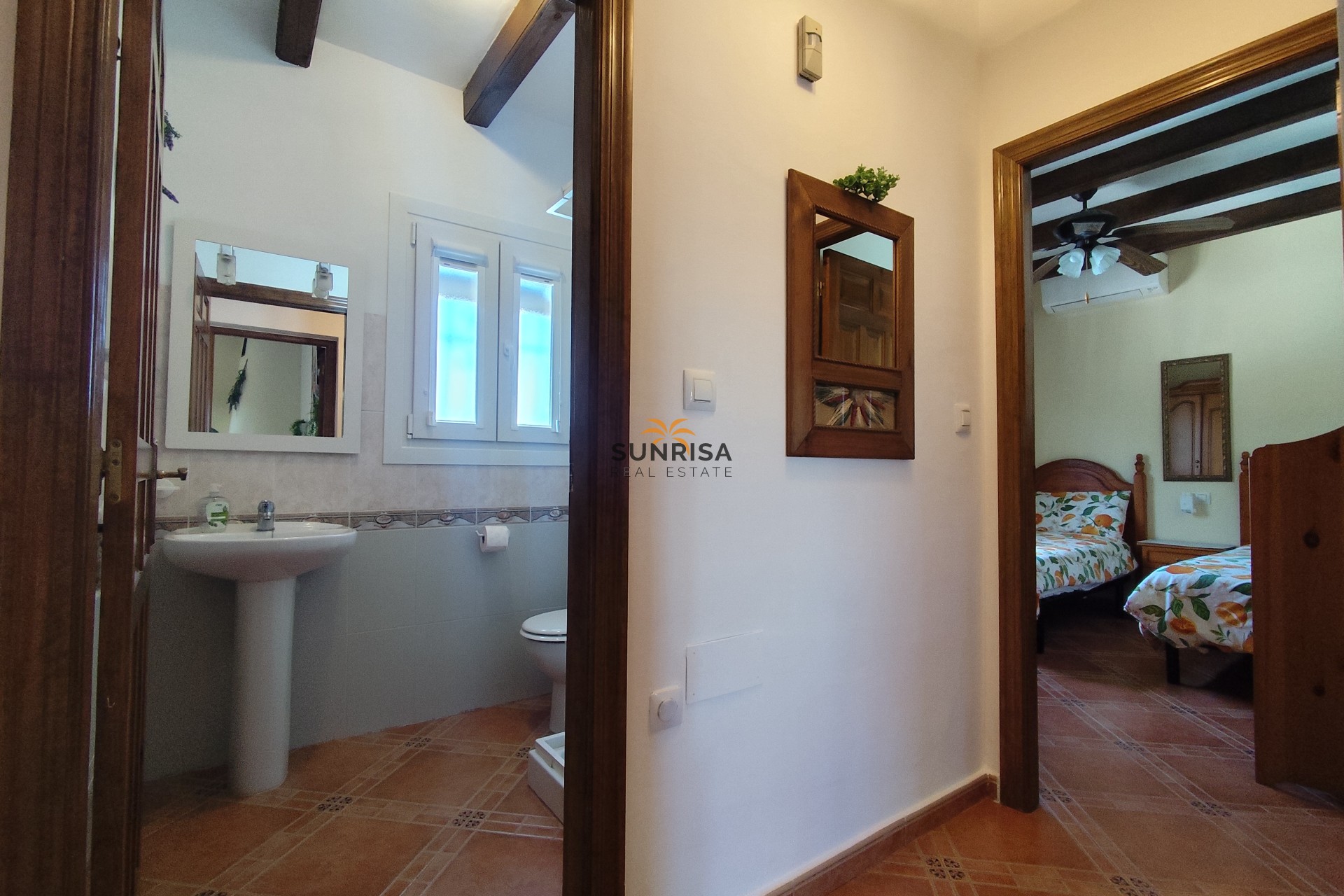 Resale - Villa - Orihuela