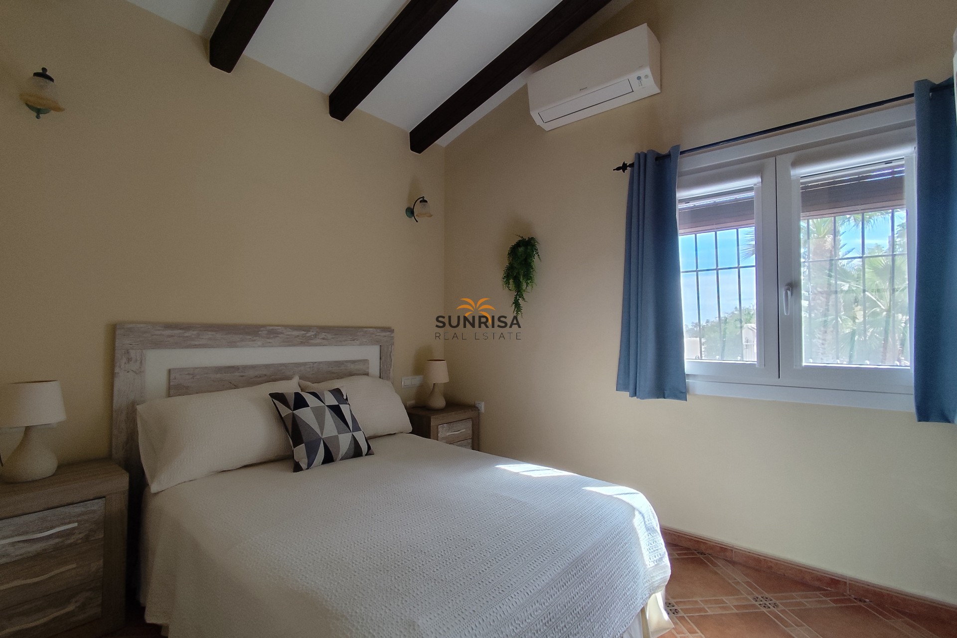 Resale - Villa - Orihuela
