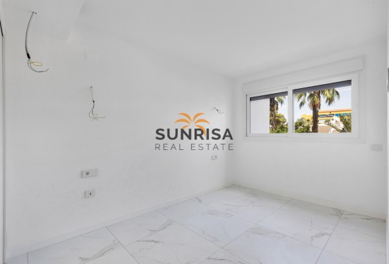 Appartement · Herverkoop - Torrevieja · Punta Prima · Alicante · Spanje