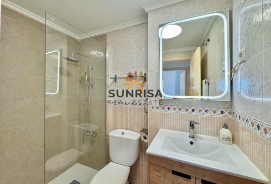 Appartement · Herverkoop - Torrevieja · La Mata · Alicante · Spanje