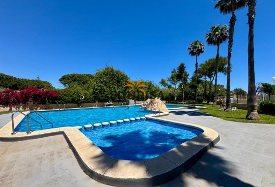 Appartement · Herverkoop - Torrevieja · La Mata · Alicante · Spanje