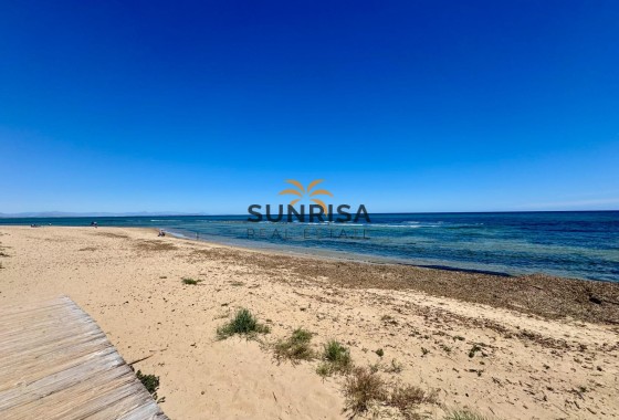 Appartement · Herverkoop - Torrevieja · La Mata · Alicante · Spanje