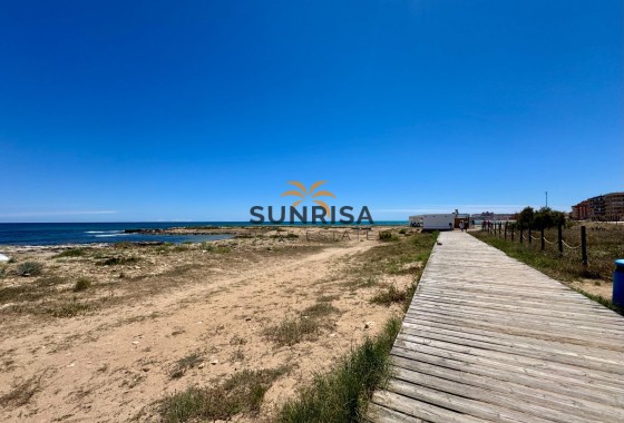 Appartement · Herverkoop - Torrevieja · La Mata · Alicante · Spanje
