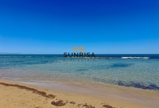Appartement · Herverkoop - Torrevieja · La Mata · Alicante · Spanje