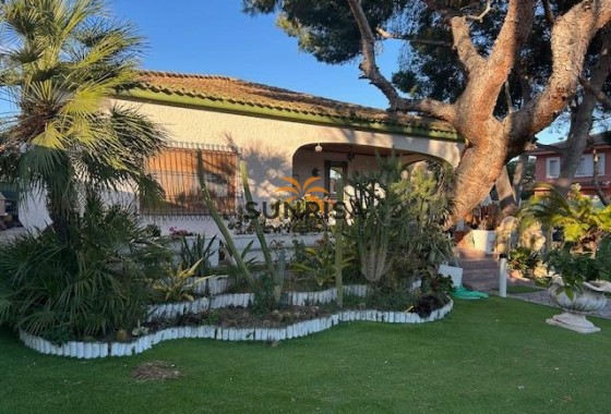 Villa · Herverkoop - Dehesa de Campoamor · Alicante · Spanje