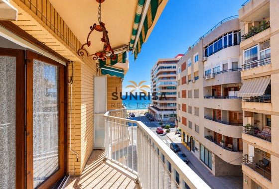 Appartement · Herverkoop - Torrevieja · Playa del Acequión · Alicante · Spanje