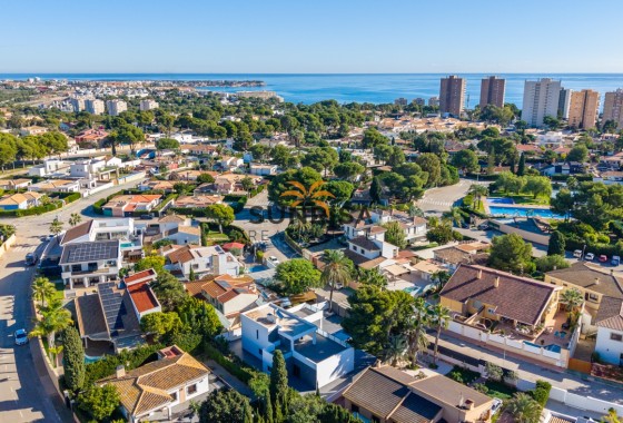 Villa · Herverkoop - Orihuela Costa · Campoamor · Alicante · Spanje