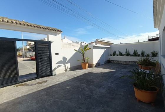 Villa · Resale - El Chaparral · Alicante · Spain