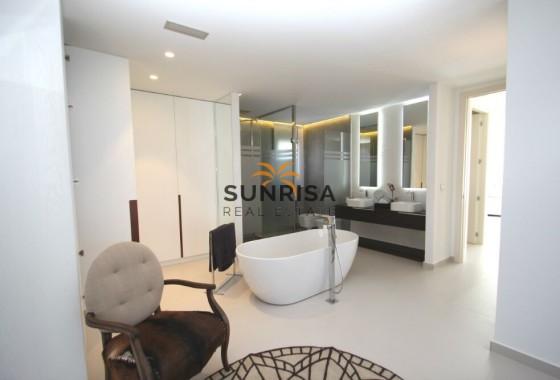 Villa · Nouvelle construction - San Miguel de Salinas · Alicante · Espagne
