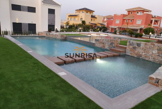 Bungalow · Nouvelle construction - Torrevieja · Alicante · Espagne
