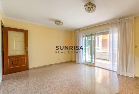 Appartement · Herverkoop - Torrevieja · La Mata pueblo · Alicante · Spanje