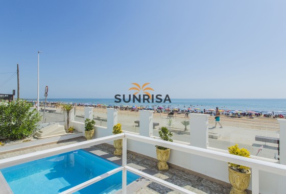 Villa · Revente - Torrevieja · PLAYA DE LA MATA · Alicante · Espagne
