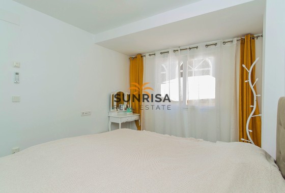Villa · Revente - Torrevieja · PLAYA DE LA MATA · Alicante · Espagne
