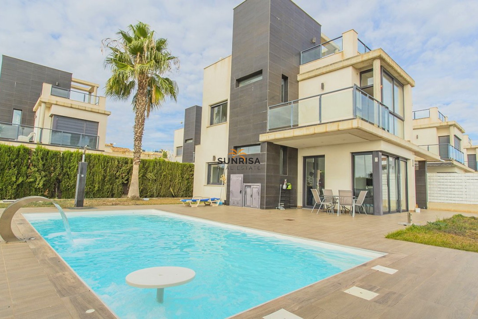Resale - Villa - Orihuela Costa