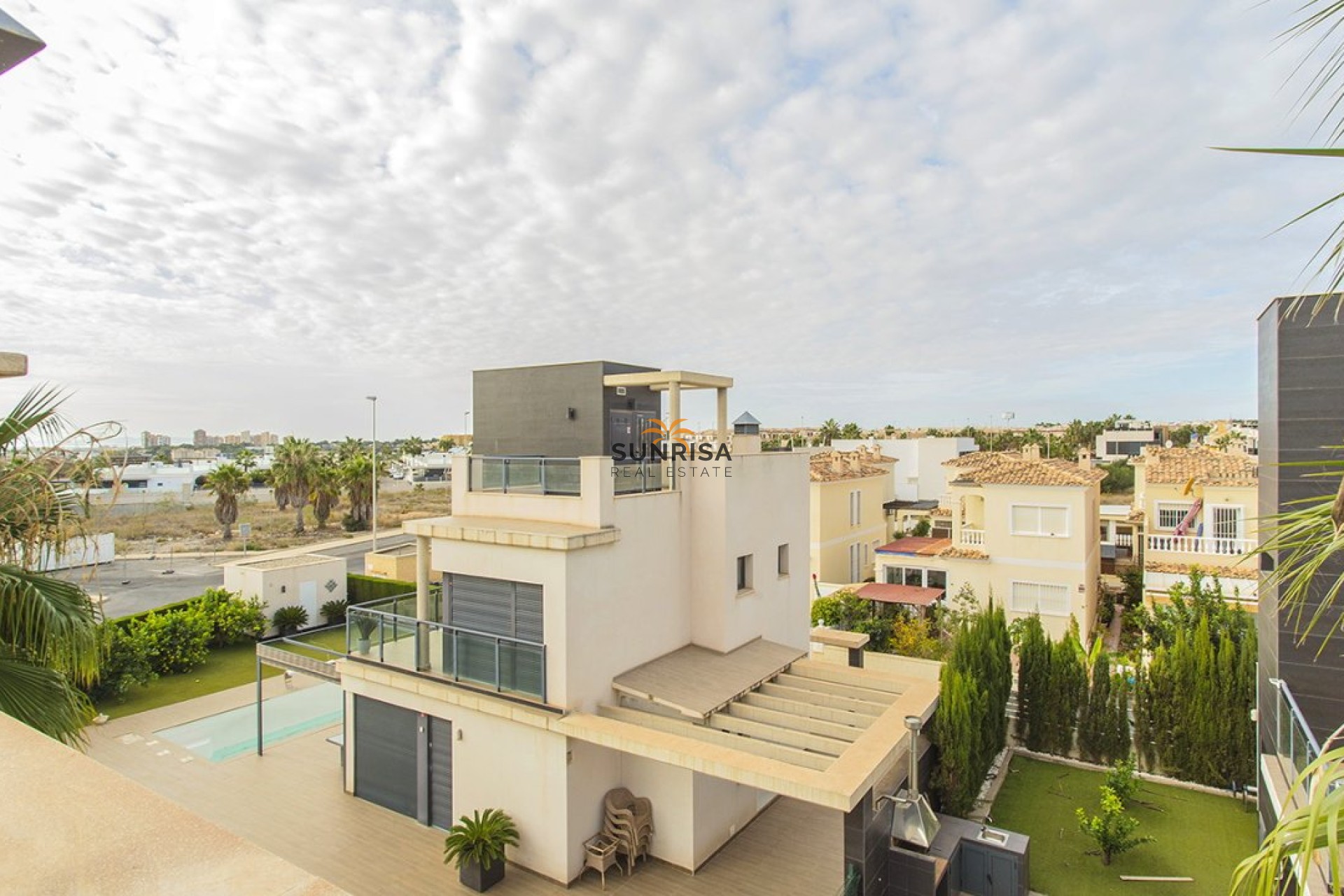 Resale - Villa - Orihuela Costa