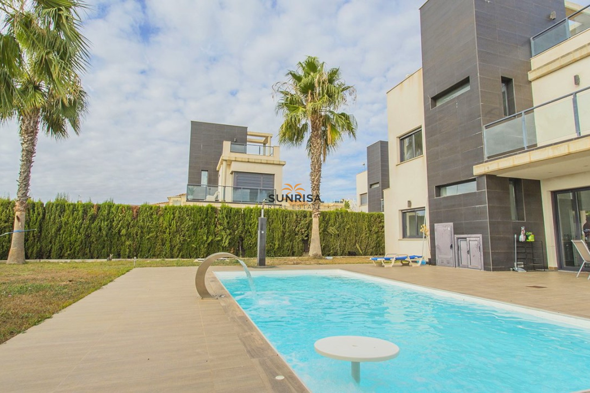 Resale - Villa - Orihuela Costa