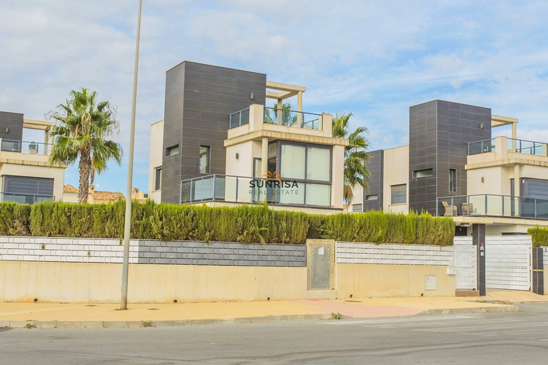 Resale - Villa - Orihuela Costa
