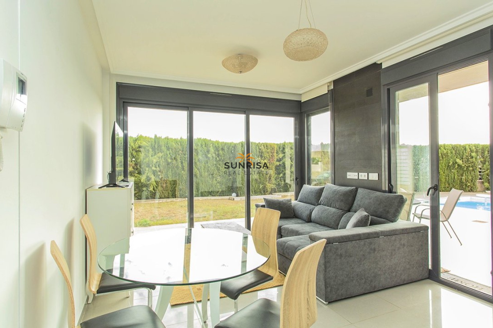Resale - Villa - Orihuela Costa