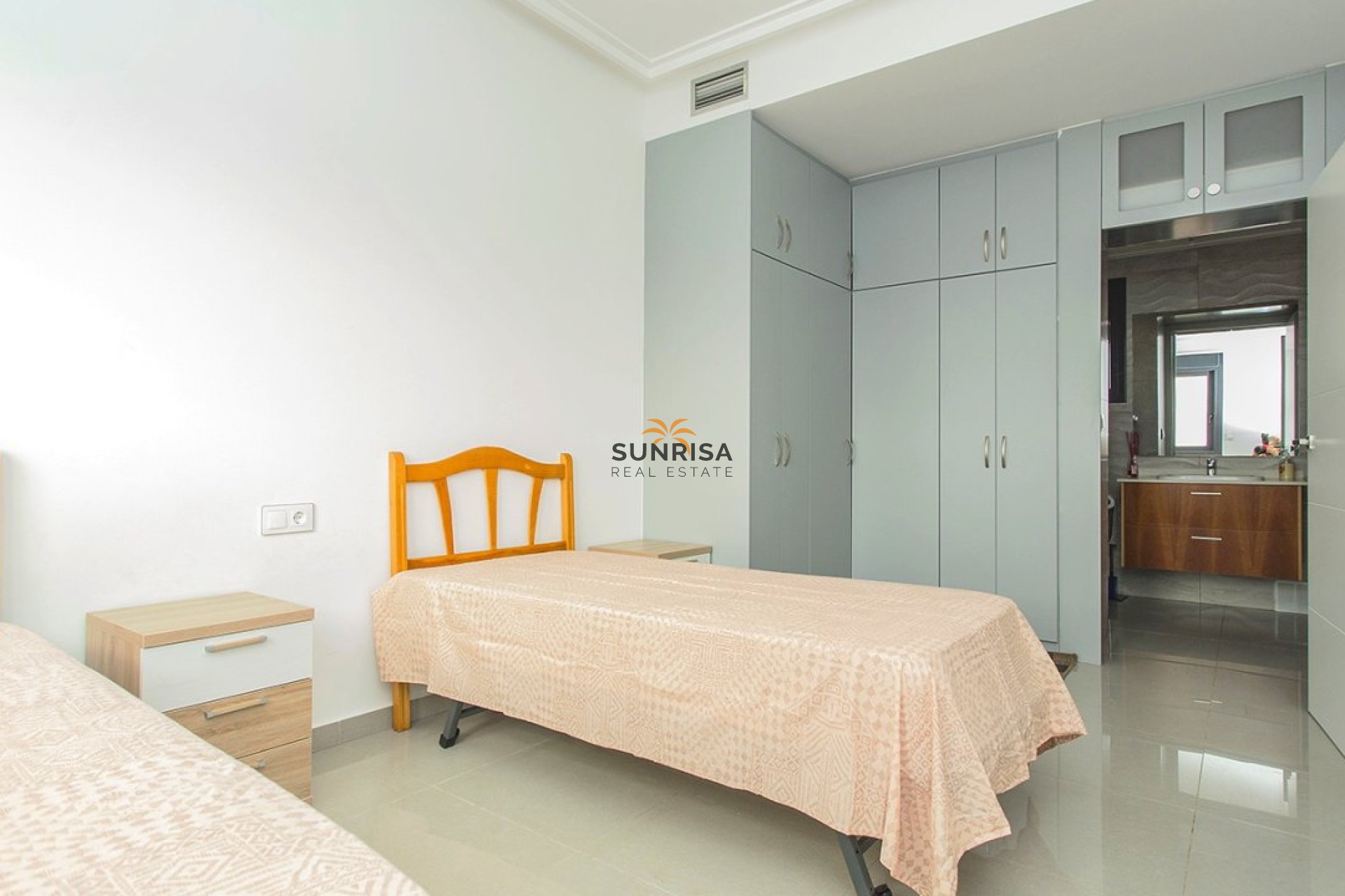 Resale - Villa - Orihuela Costa