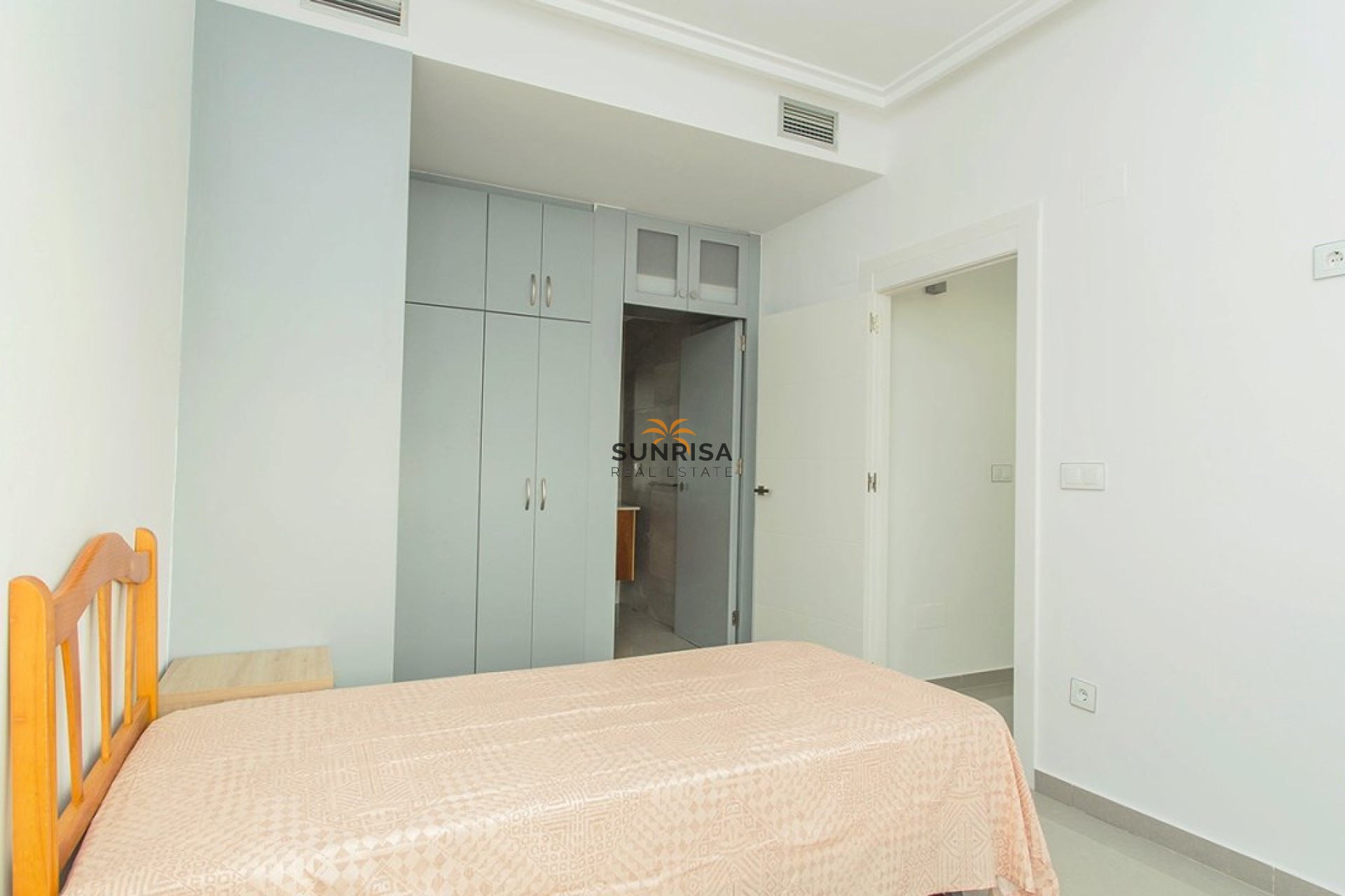 Resale - Villa - Orihuela Costa