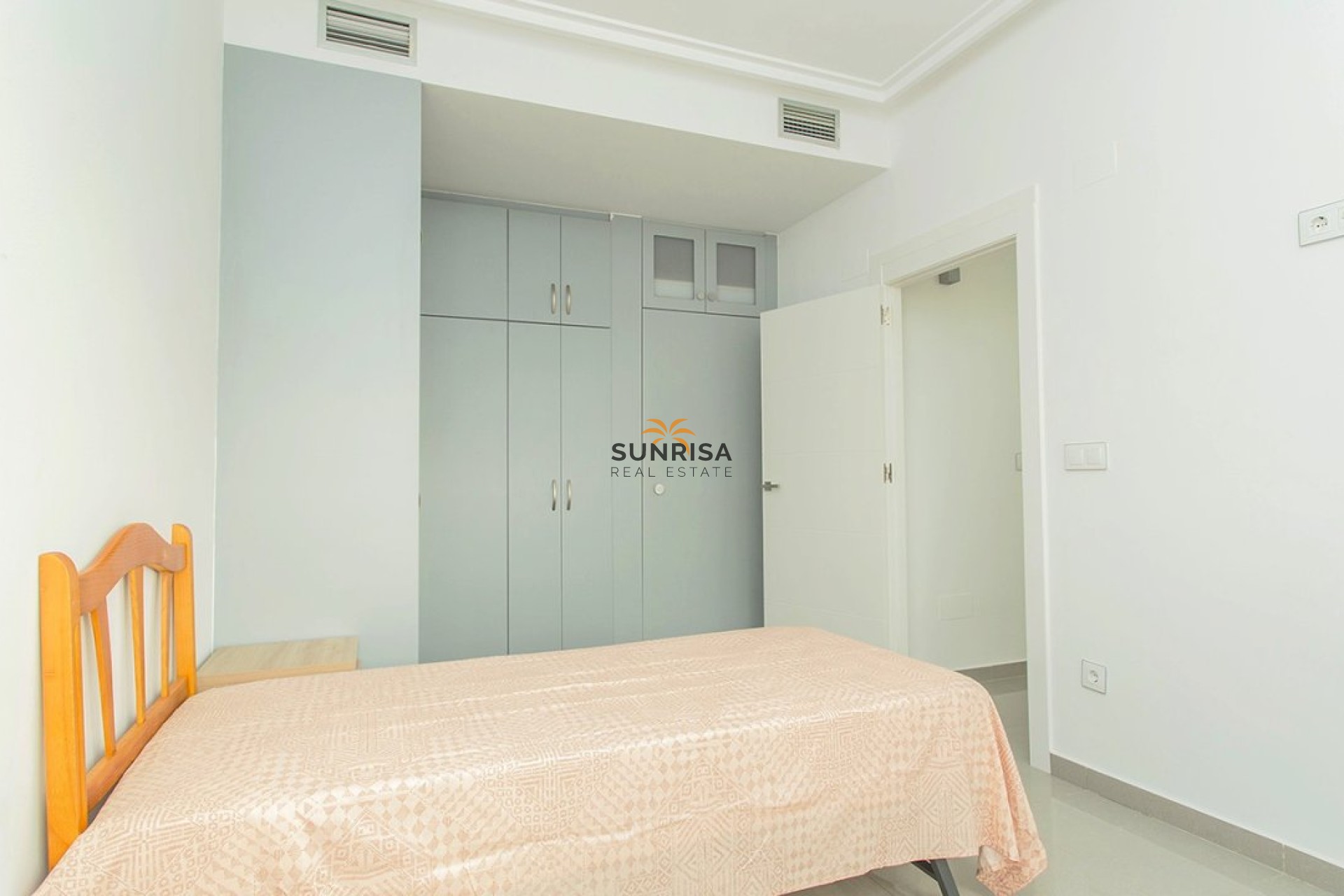 Resale - Villa - Orihuela Costa
