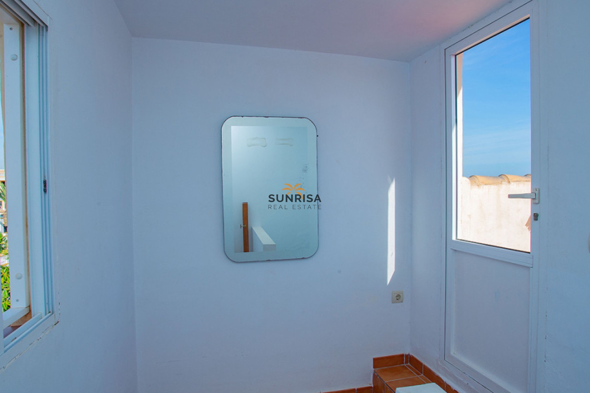 Resale - Villa - Torrevieja