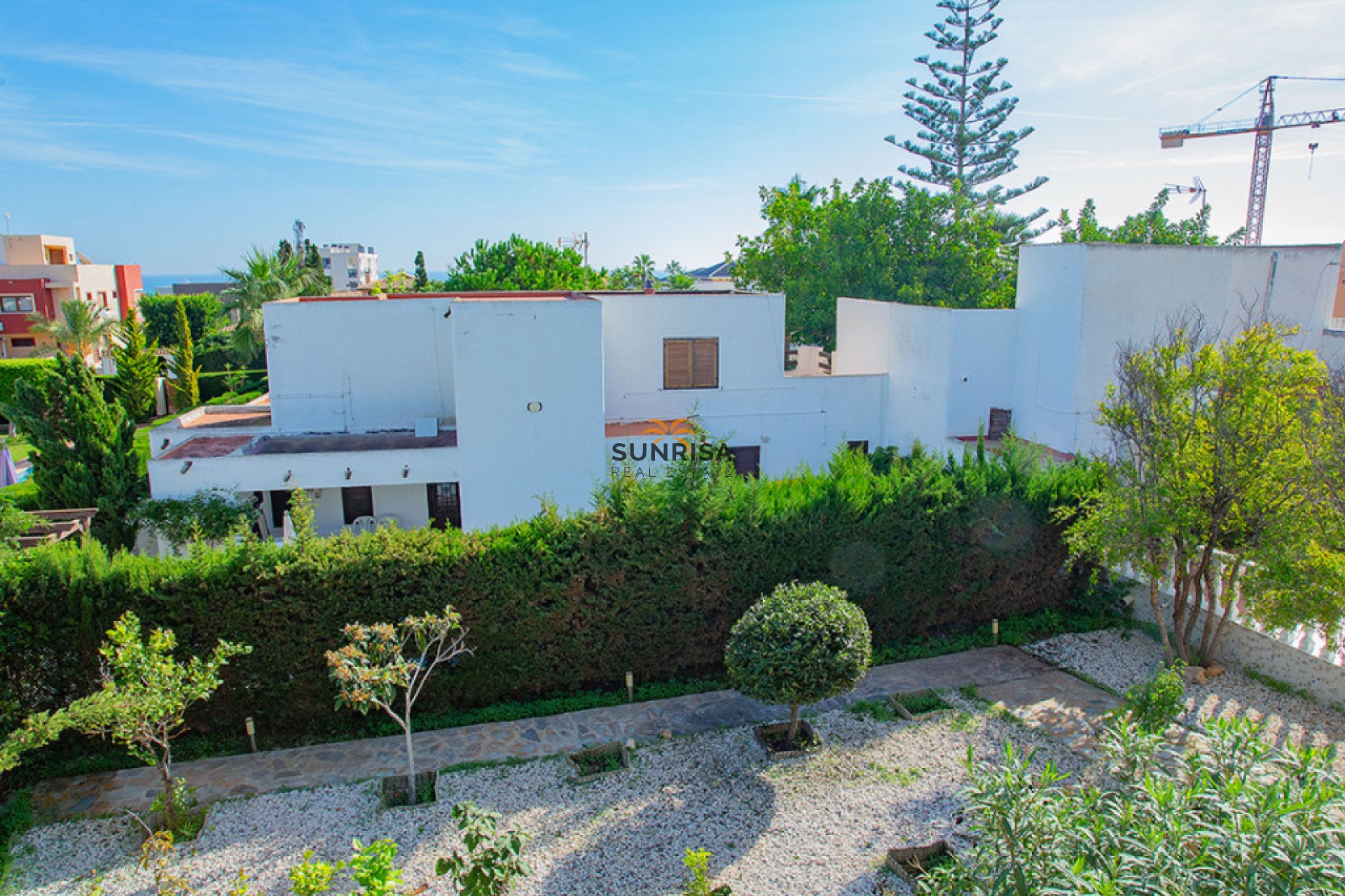 Resale - Villa - Torrevieja