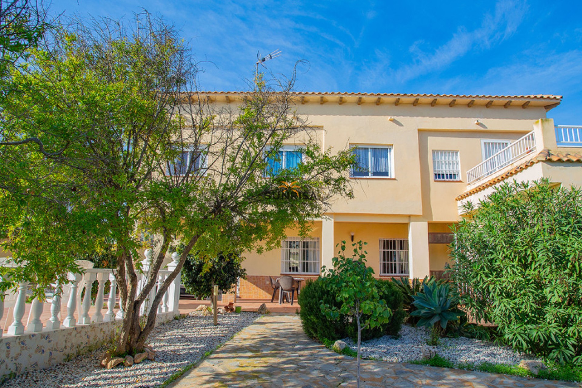 Resale - Villa - Torrevieja