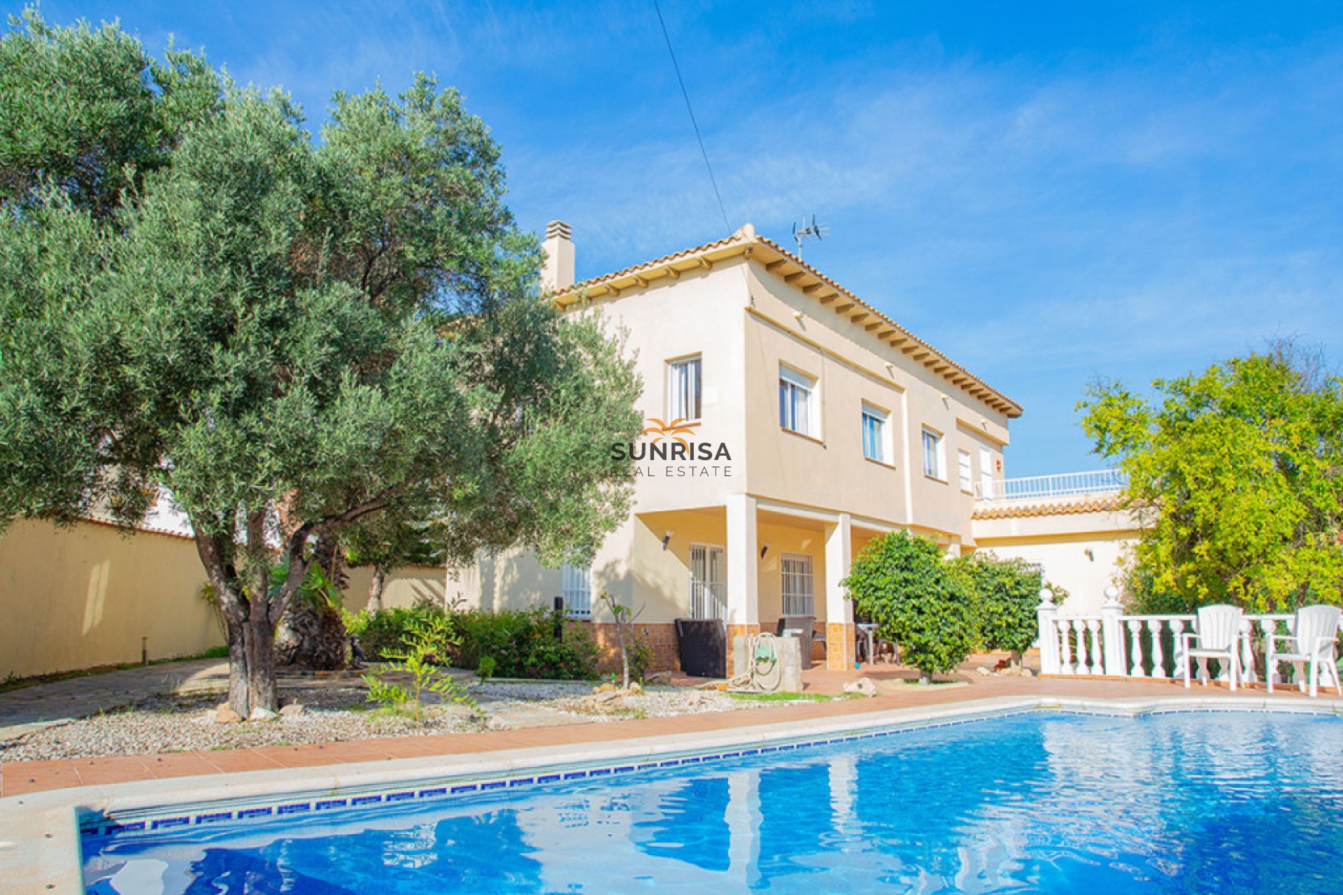 Resale - Villa - Torrevieja