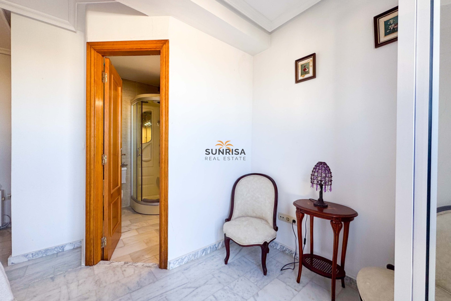 Resale - Villa - Torrevieja