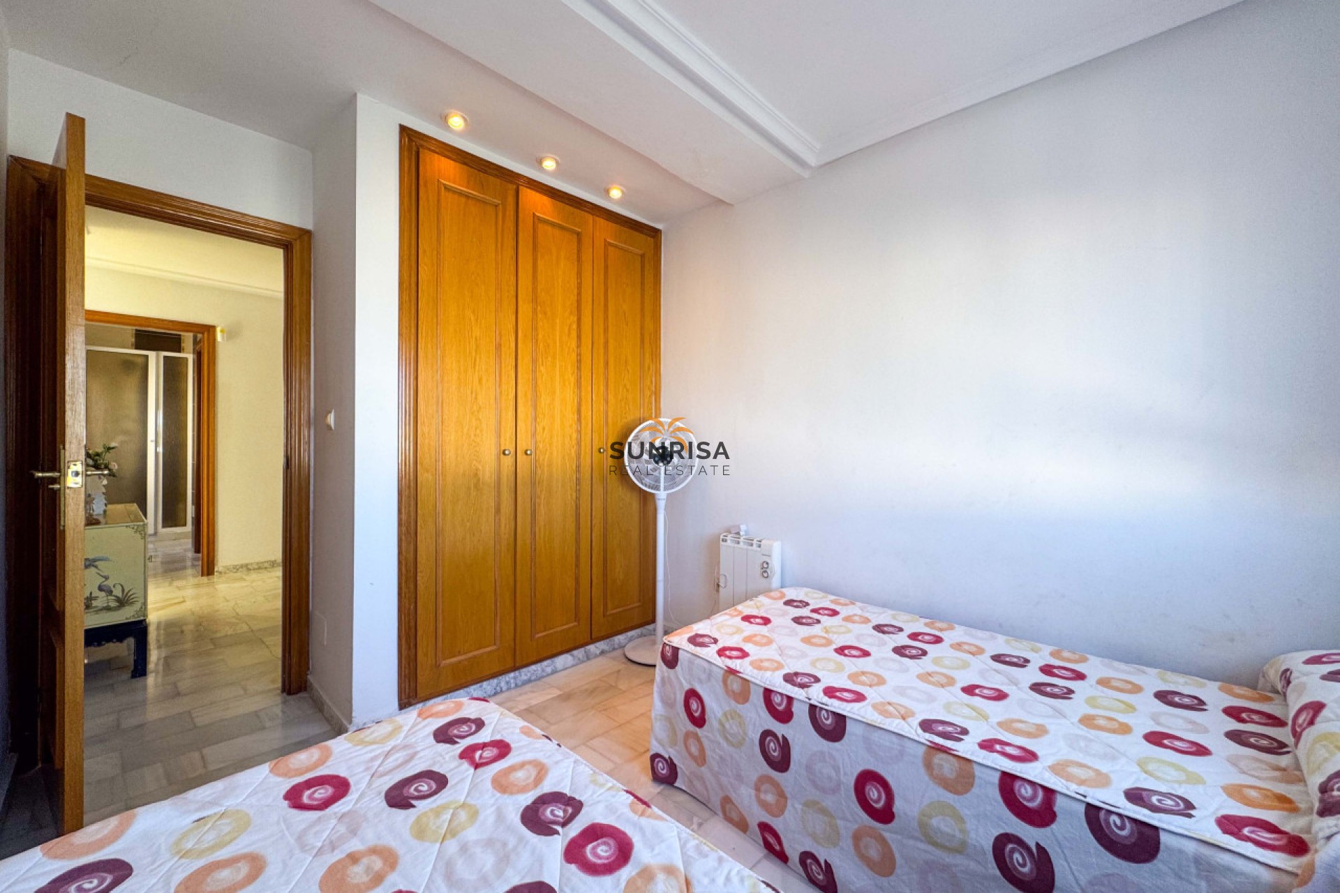 Resale - Villa - Torrevieja