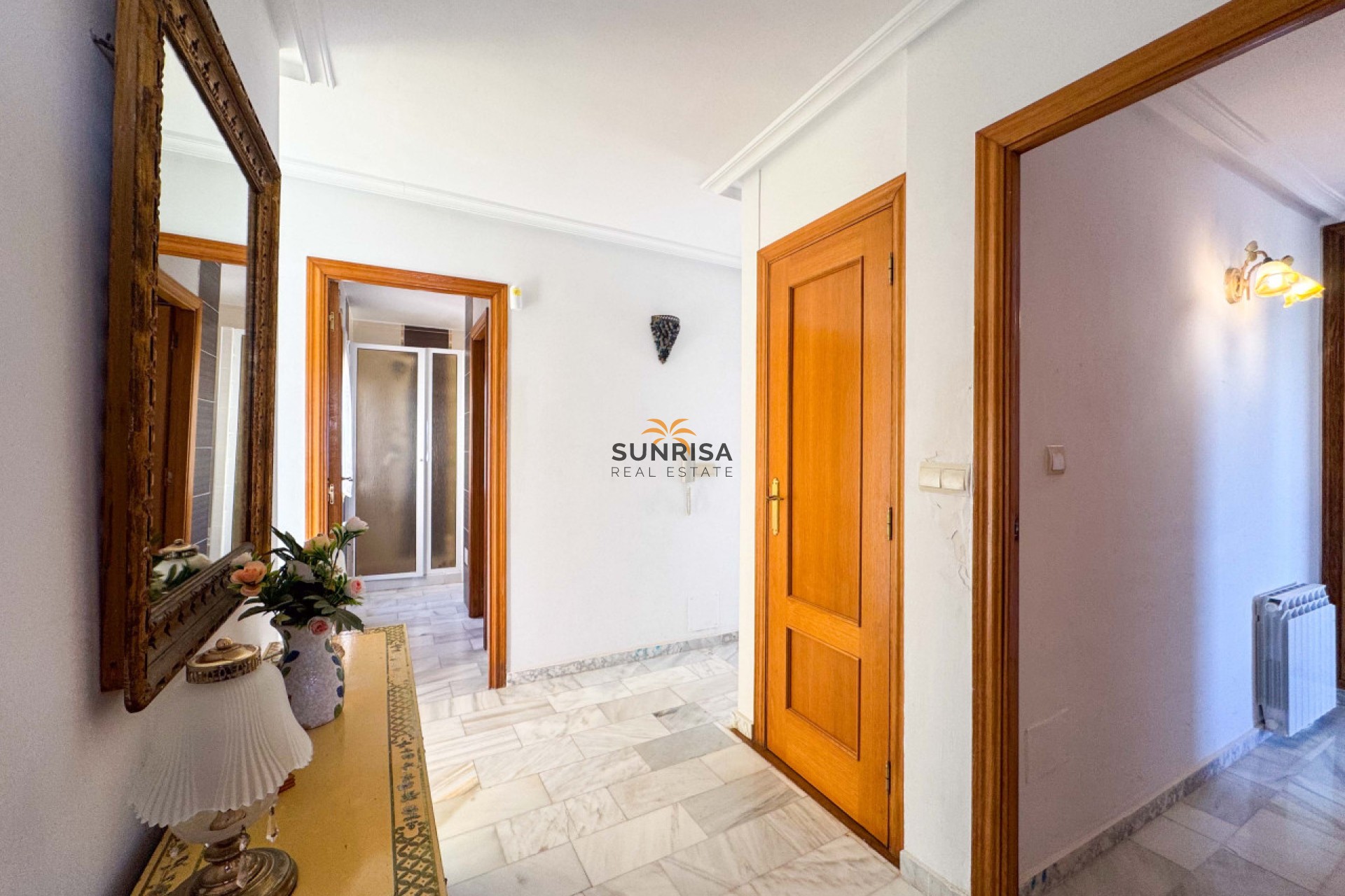 Resale - Villa - Torrevieja