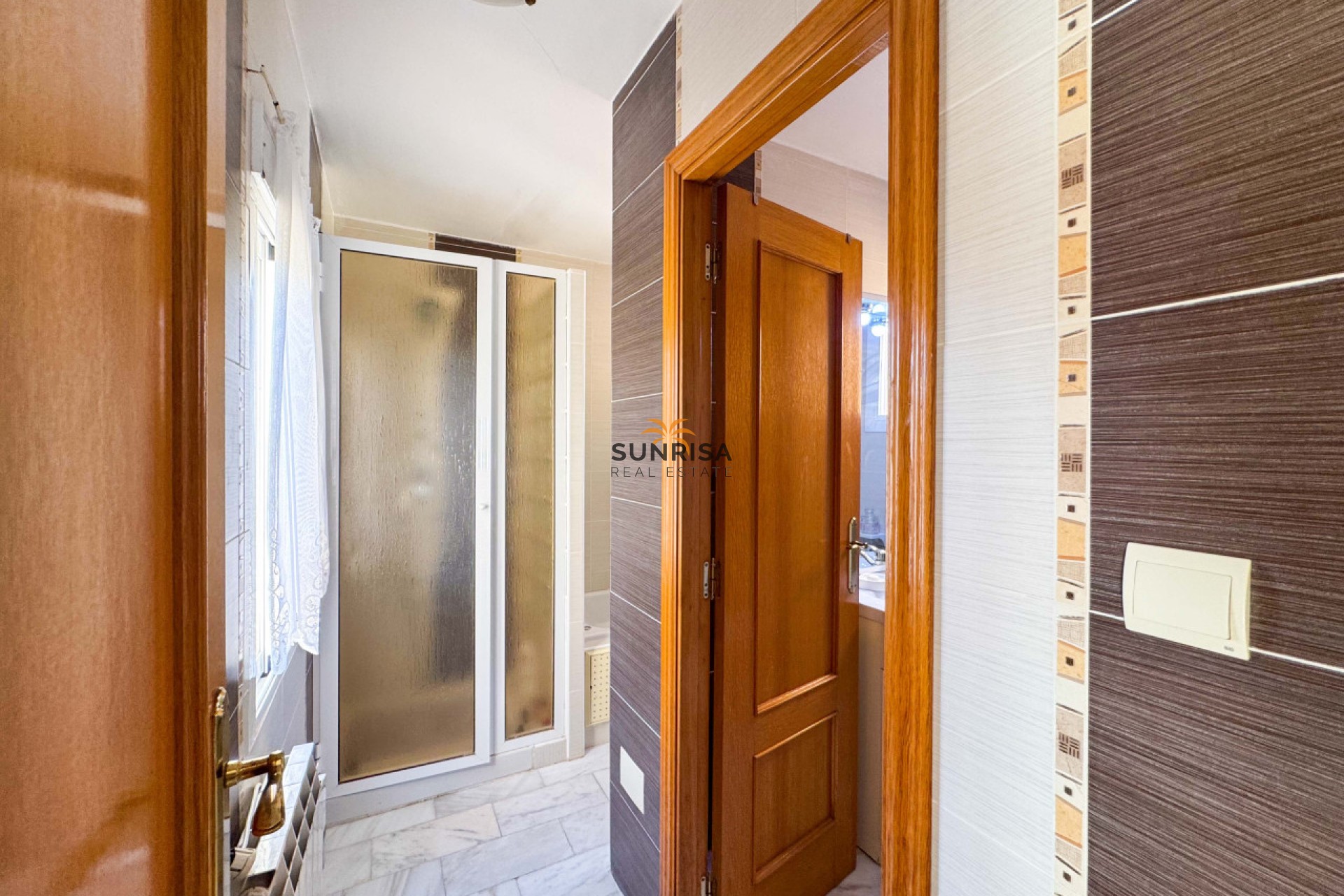 Resale - Villa - Torrevieja