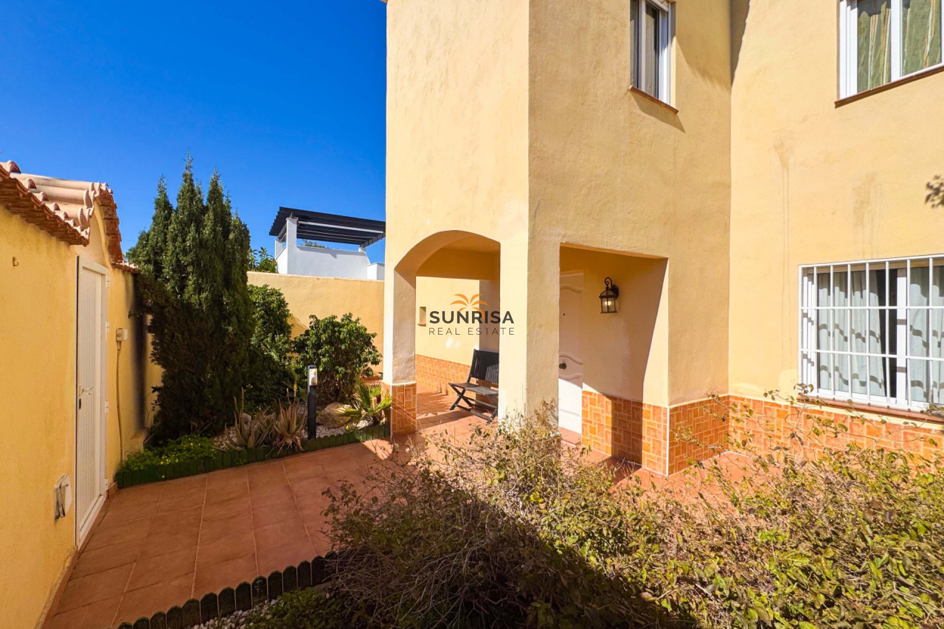 Resale - Villa - Torrevieja