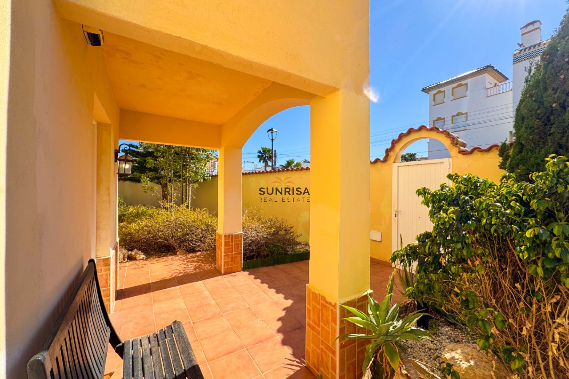 Resale - Villa - Torrevieja