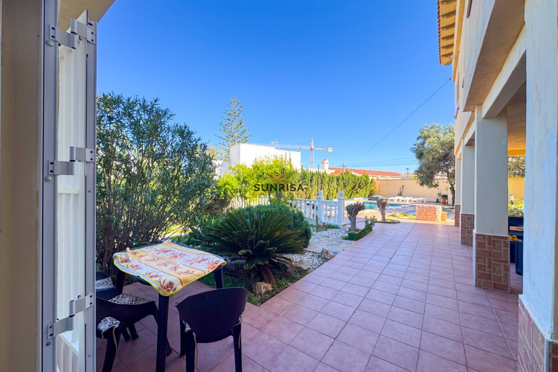 Resale - Villa - Torrevieja