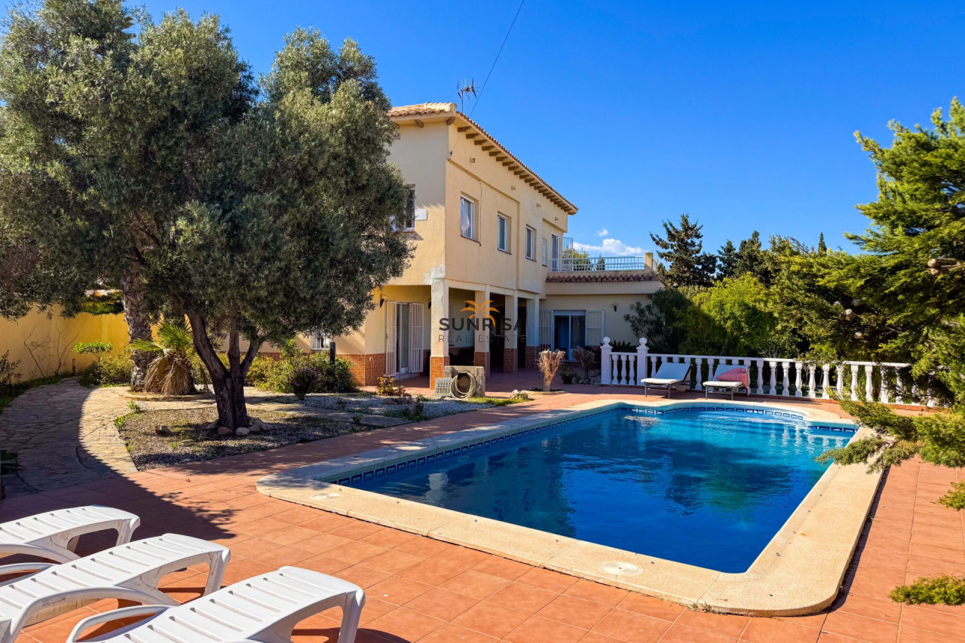 Resale - Villa - Torrevieja
