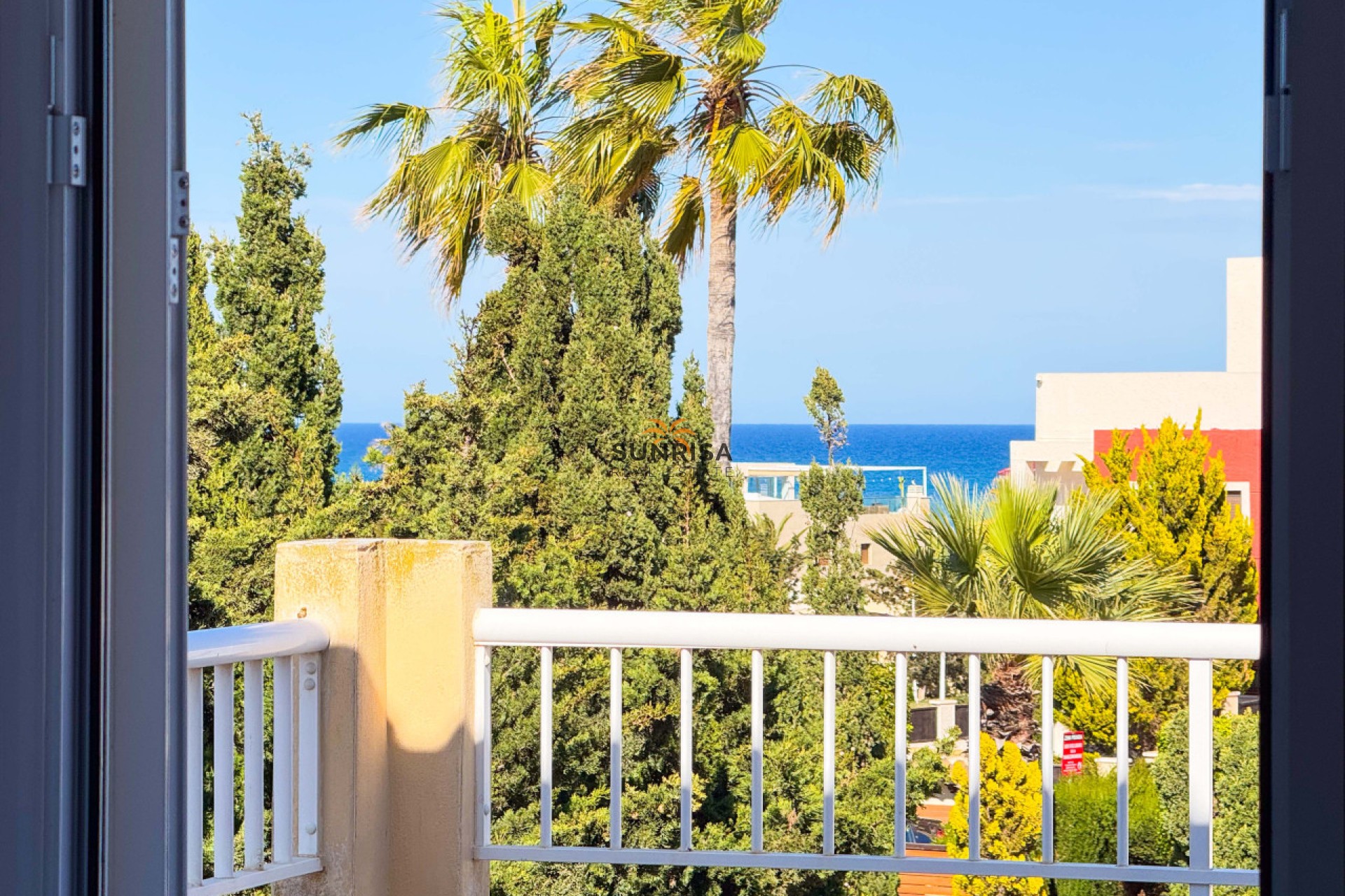 Resale - Villa - Torrevieja