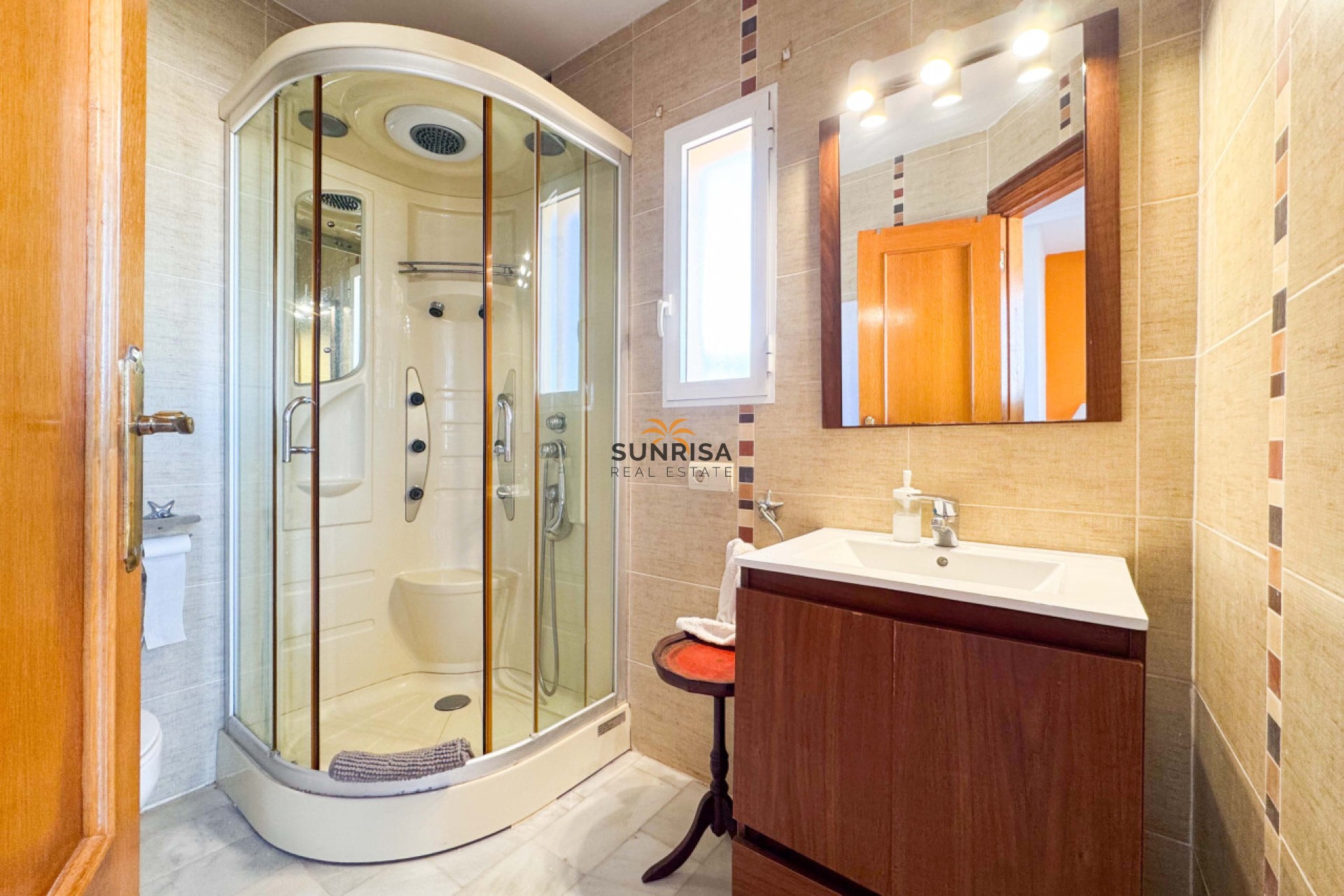 Resale - Villa - Torrevieja