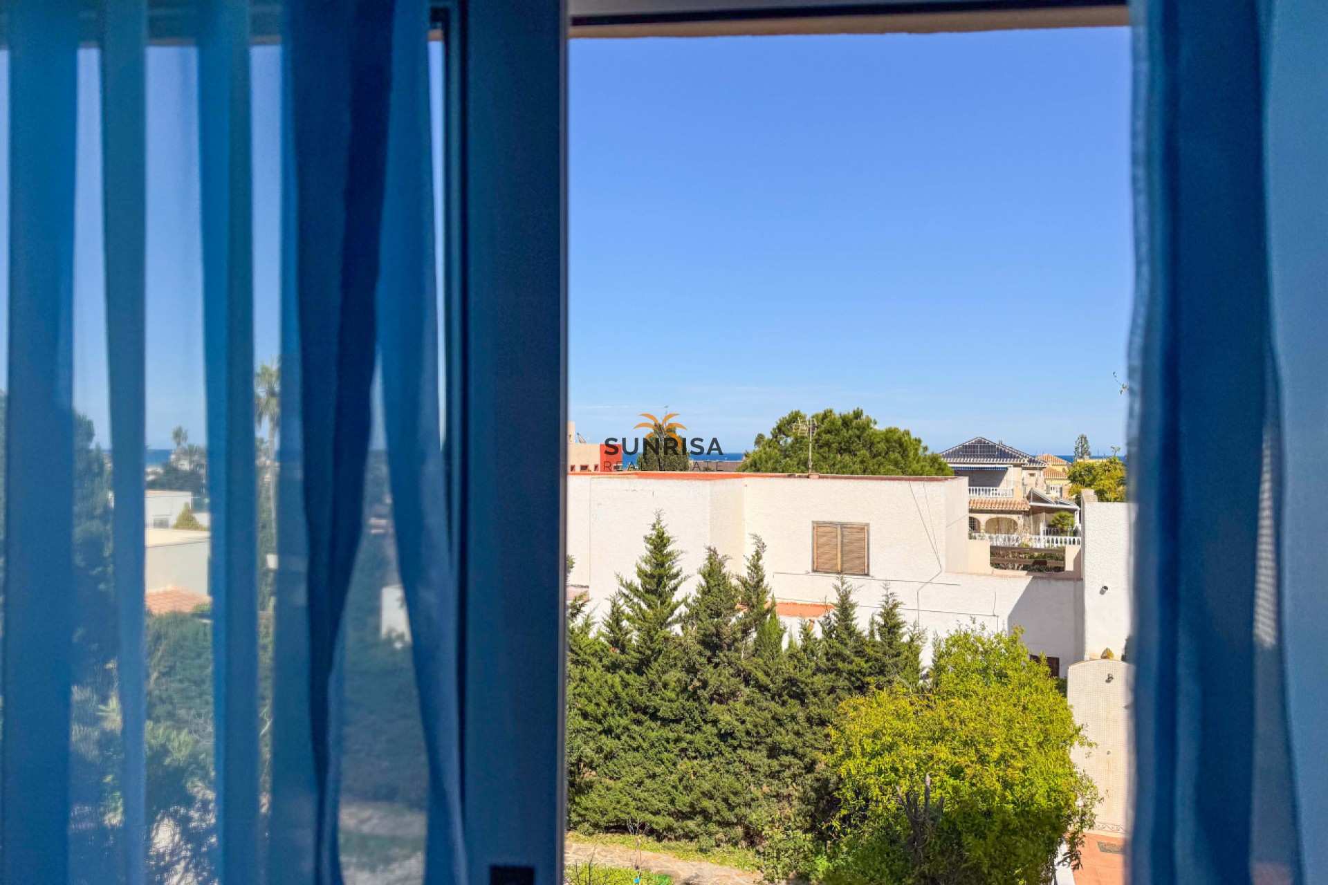 Resale - Villa - Torrevieja
