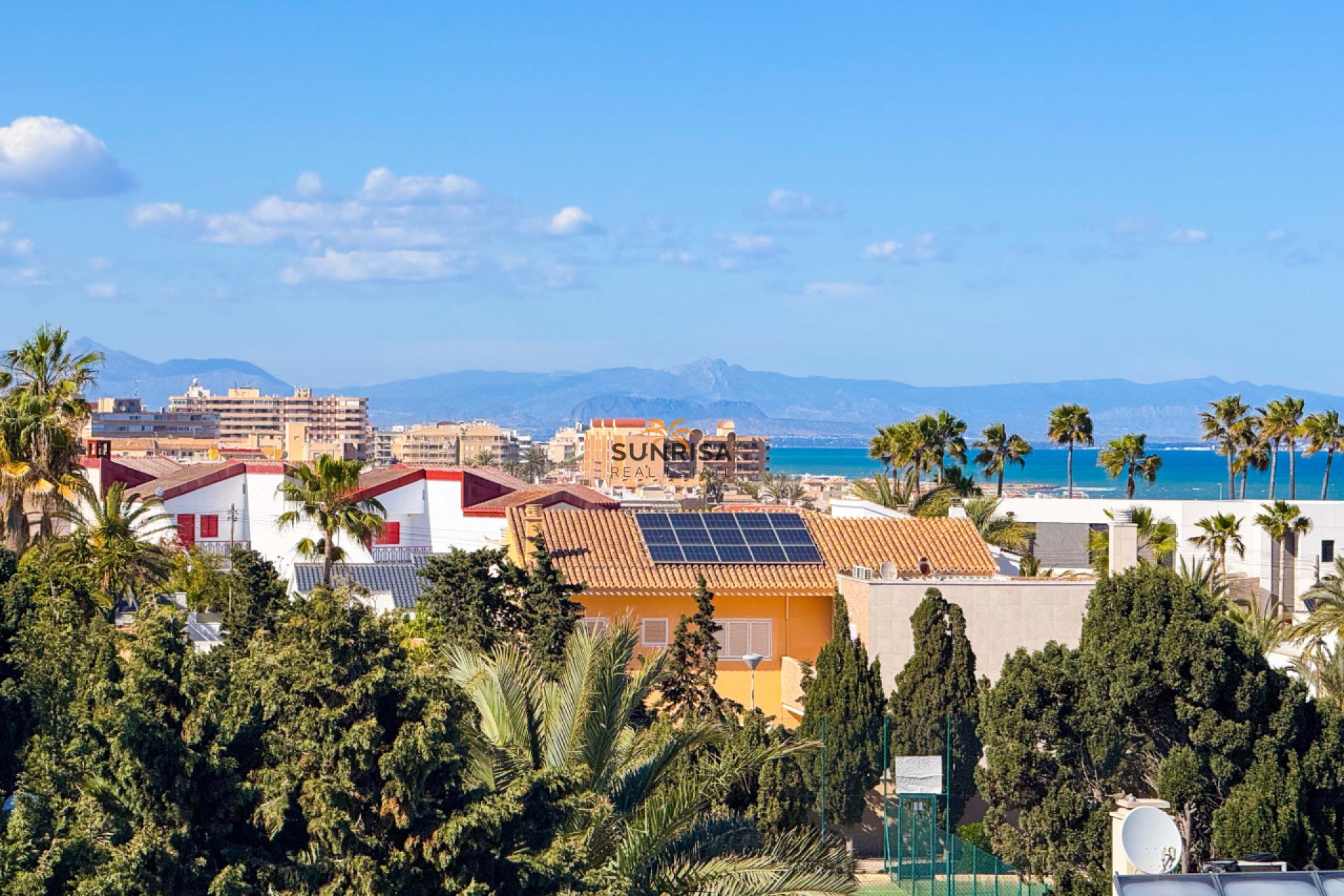 Resale - Villa - Torrevieja
