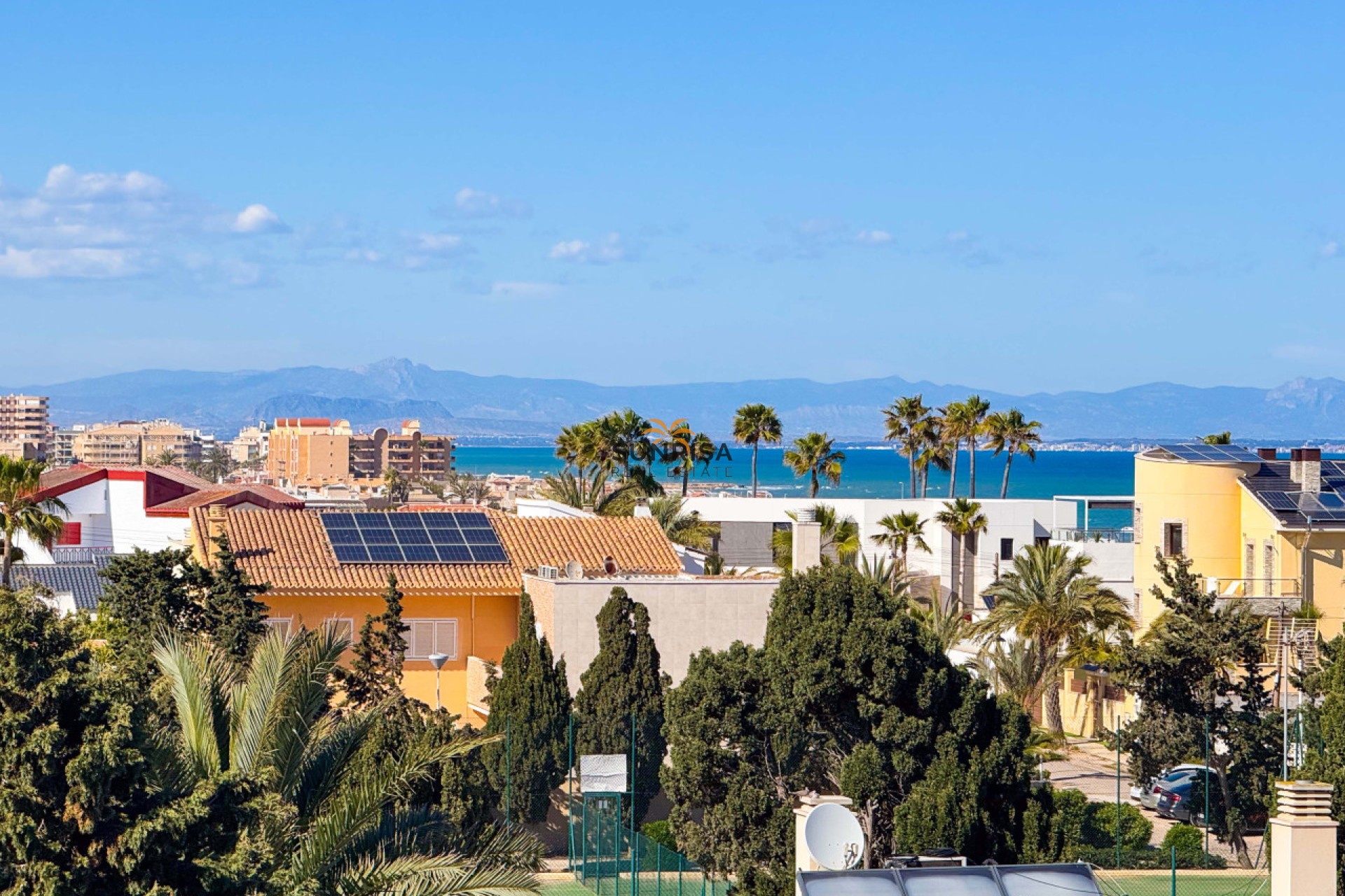 Resale - Villa - Torrevieja