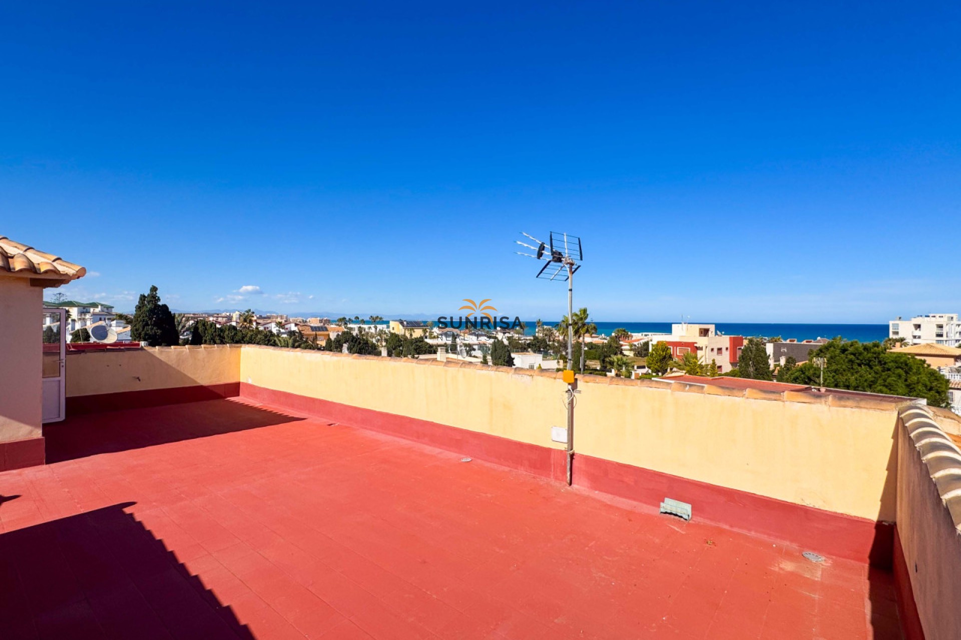 Resale - Villa - Torrevieja