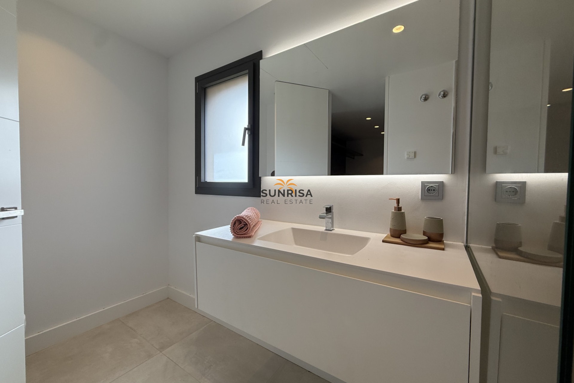 Reventa - Villa - Marbella