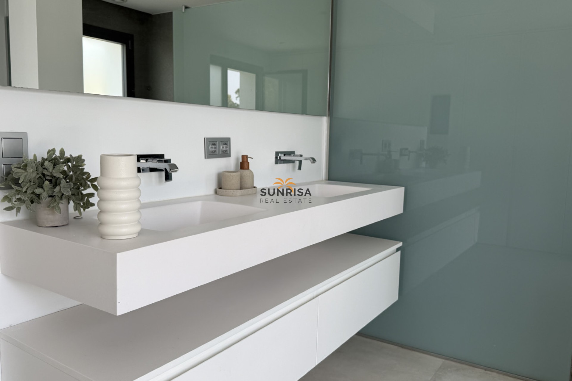 Reventa - Villa - Marbella