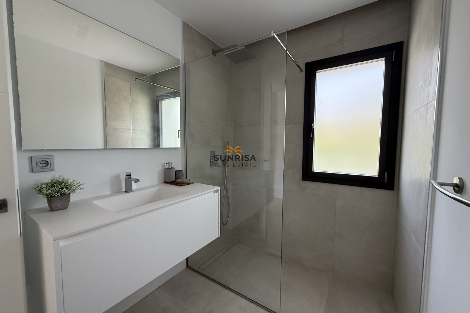 Reventa - Villa - Marbella