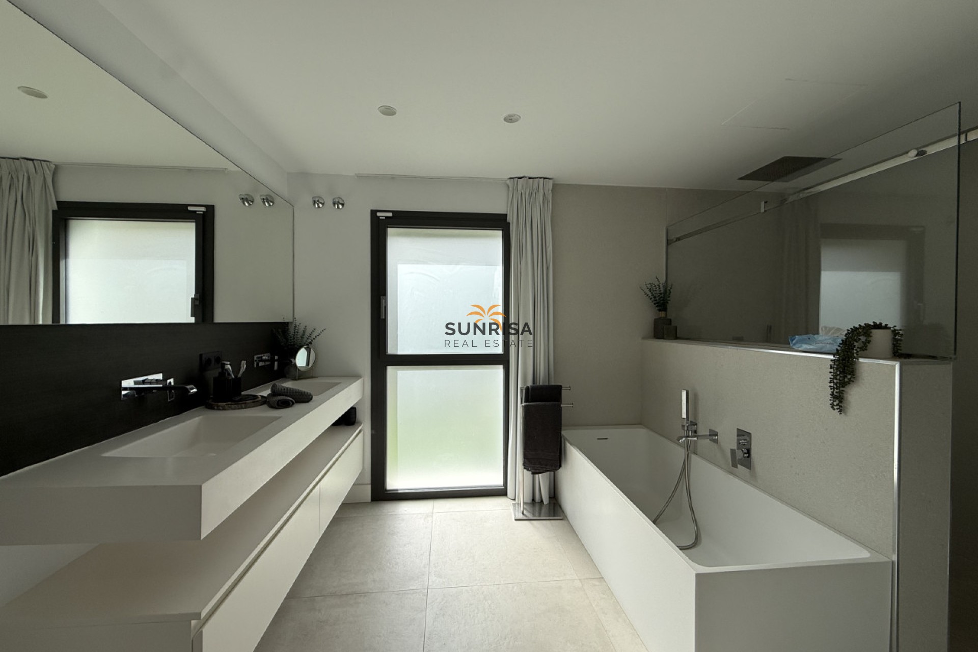 Reventa - Villa - Marbella