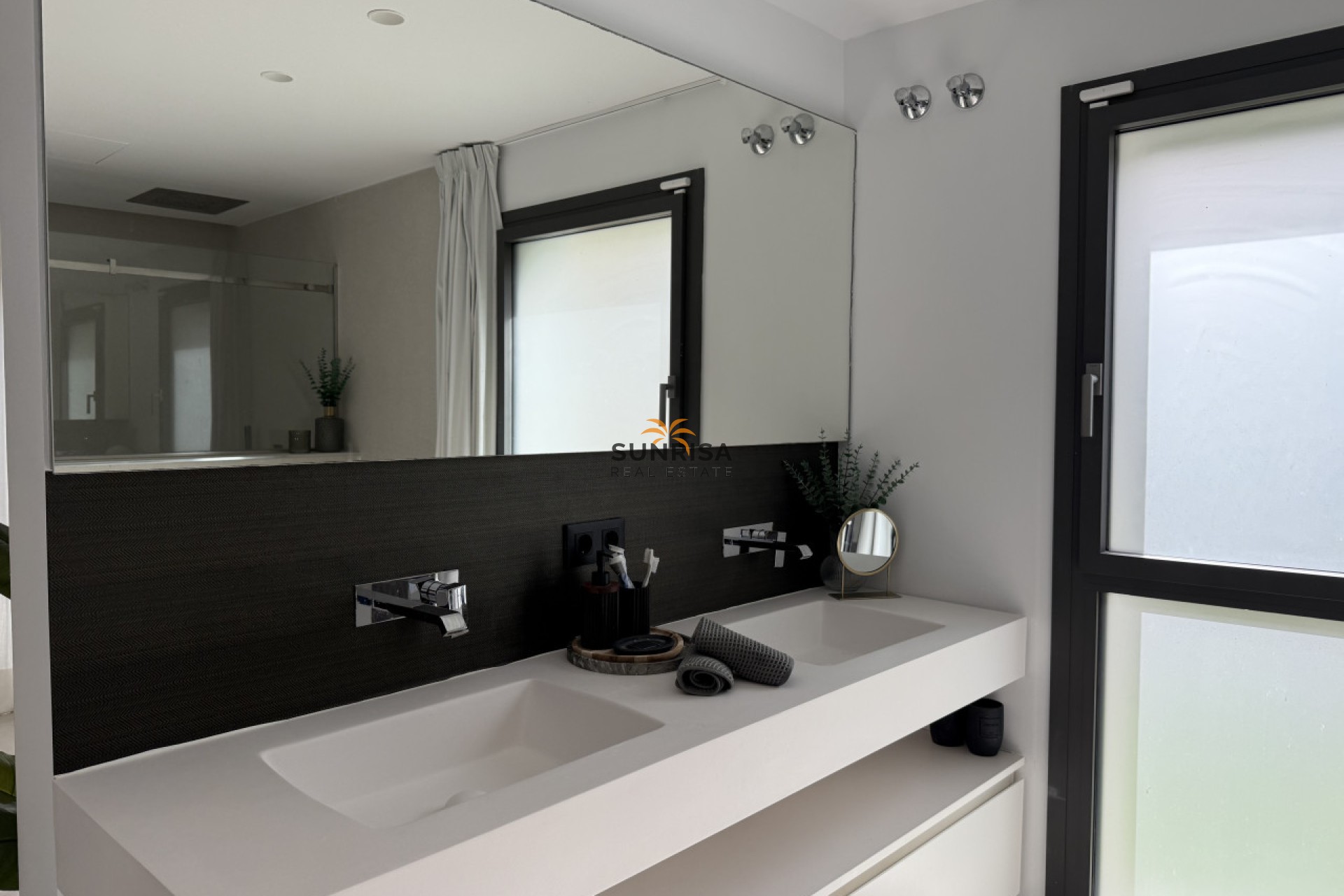 Reventa - Villa - Marbella
