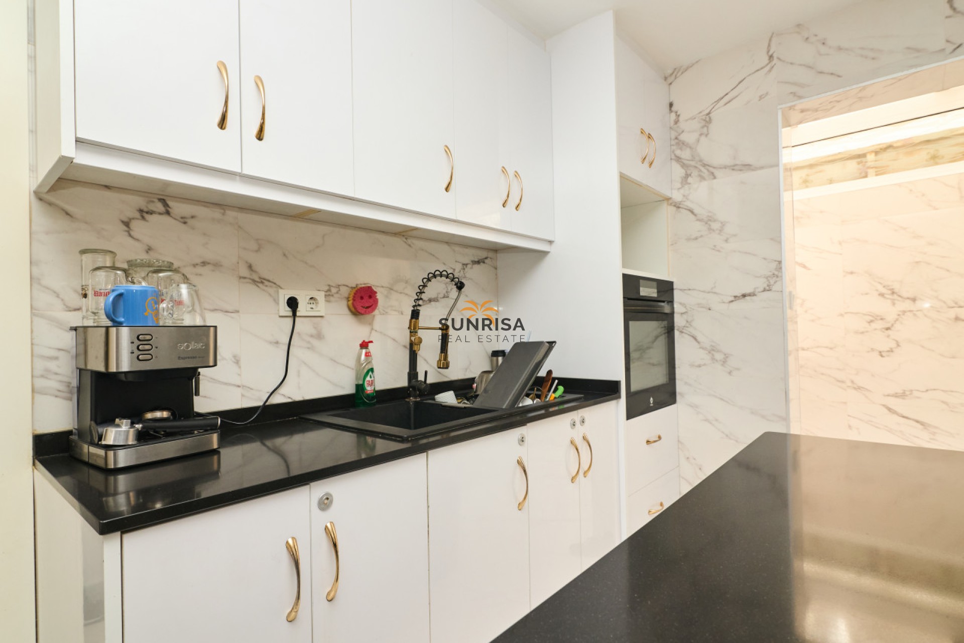 Resale - Villa - Torrevieja