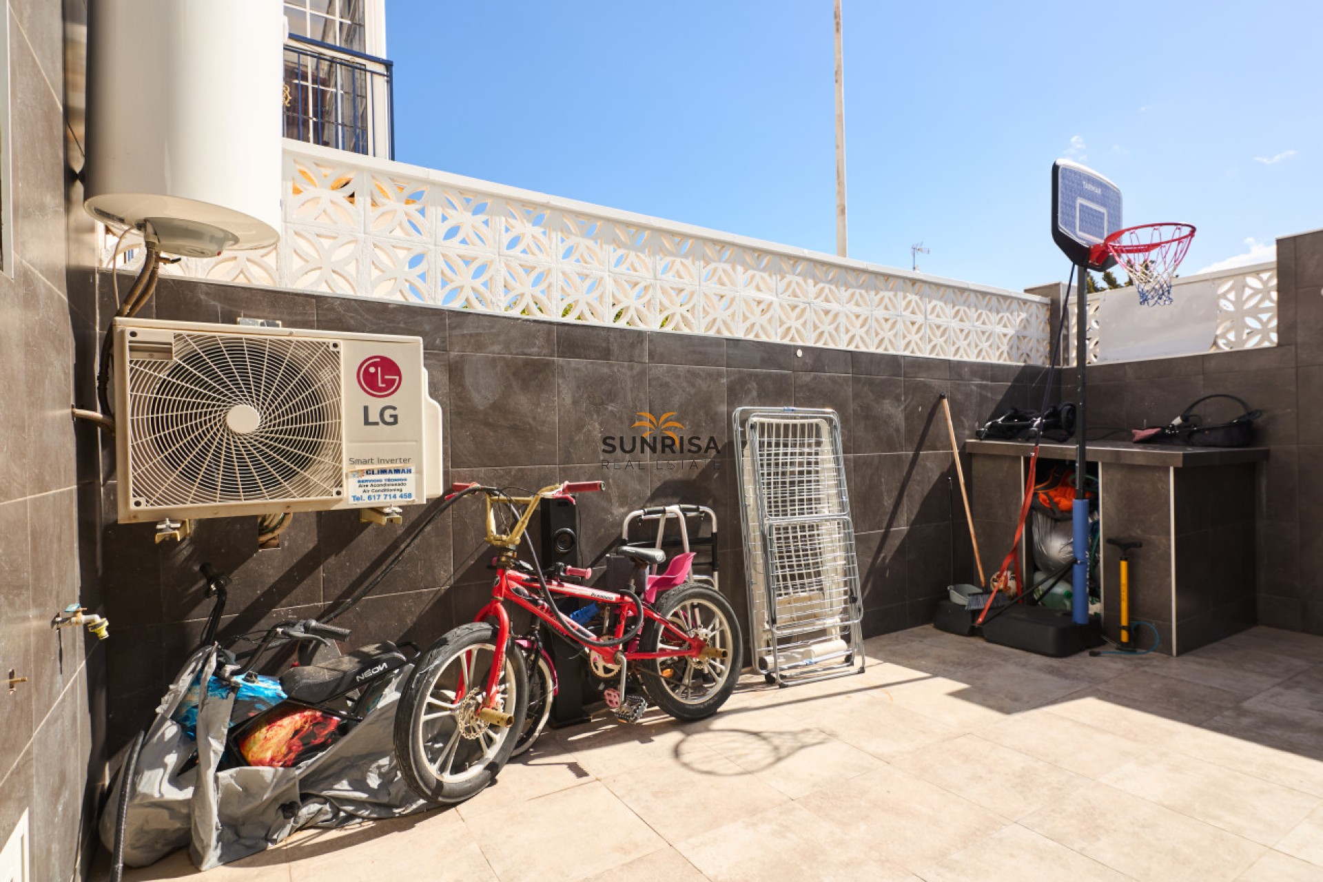 Resale - Villa - Torrevieja